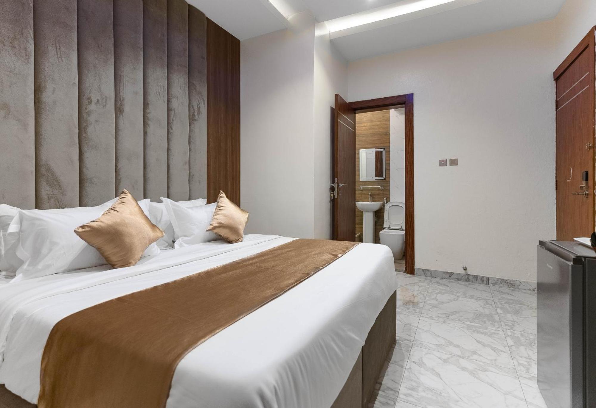 God'S Touch Apartments Remi Fani Kayode Gra. Ikeja Exterior foto
