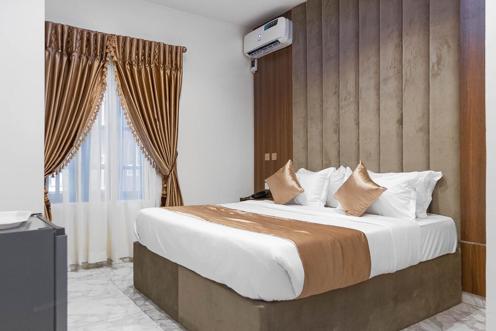 God'S Touch Apartments Remi Fani Kayode Gra. Ikeja Exterior foto